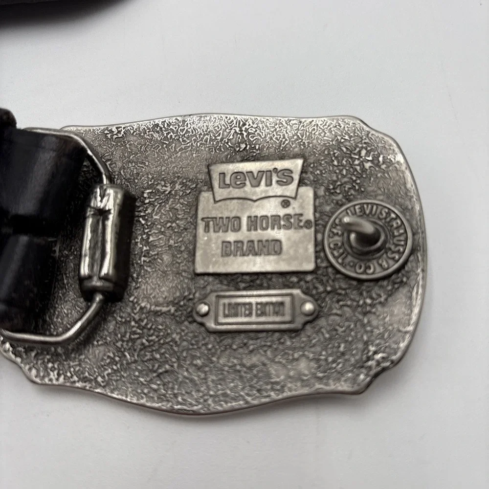 Levi's Strauss & Co Mens‎ Belt And Buckle Size XL 42in-44in Genuine Leather